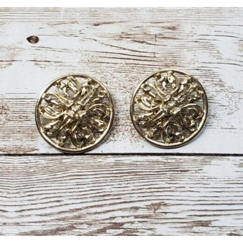 Vintage Clip On Earrings Gold Tone Decorative Circle 1"